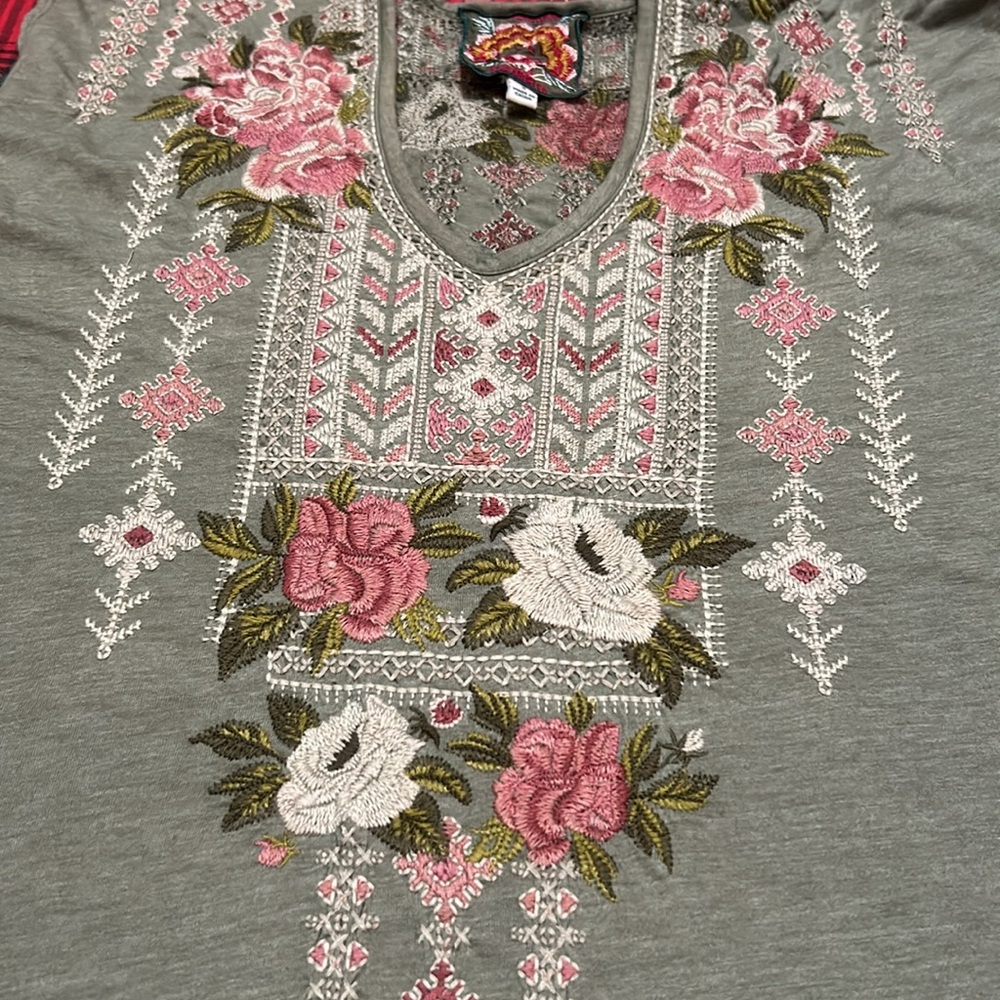 Johnny Was Sleeveless  Embroidered T-Shirt Sage size S